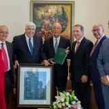Le président du Portugal visite le temple de Lisbonne.