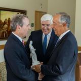 Le président du Portugal visite le temple de Lisbonne.
