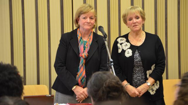 Bonnie L. Oscarson, présidente générale des Jeunes Filles s'adresse aux dirigeantes des jeunes filles.