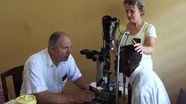 Couple en mission humanitaire (ophtamologie) au Cameroun