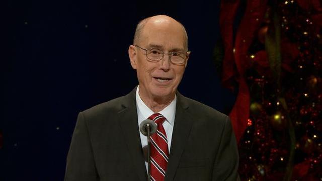 Henry B. Eyring, premier conseiller dans la Première Présidence, parle de la lumière du Christ au cours de la veillée de Noël annuelle de la Première Présidence, le 7 Décembre 2014.