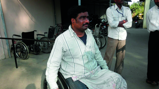 Don de fauteuils roulants en Inde