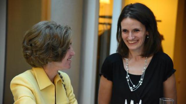 Les participants à la réception à l'occasion de l'attribution du prix européen des valeurs familiales.