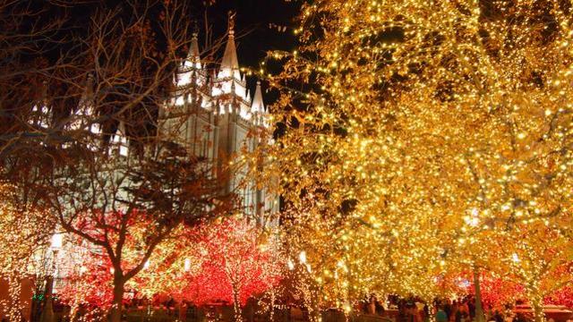 Des milliers de petites lumières ont été allumées à Temple Square le lendemain de Thanksgiving.