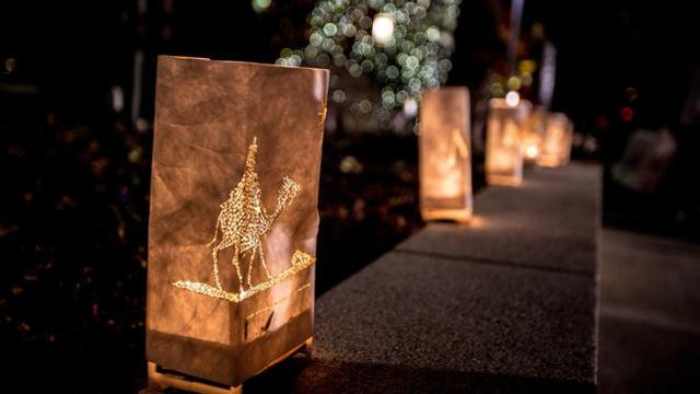 Des lampions font traditionnellement partie de l'éclairage de Noël de Temple Square.