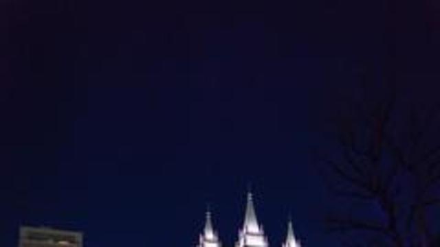 Les crèches sont placées tout au long de Temple Square pour la saison de Noël afin de célébrer la naissance de Jésus-Christ qui est au cœur des croyances mormones.