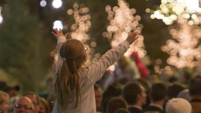 Temple Square a été rempli d'enfants excités en voyant les lumières de Noël.