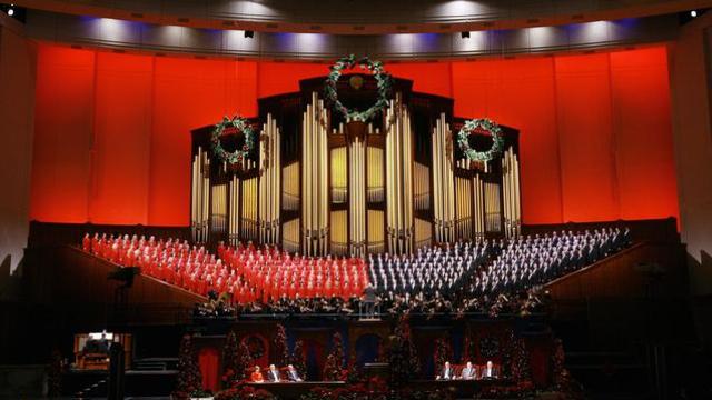 Le Chœur du Tabernacle Mormon et l'orchestre de Temple Square ont fourni la musique pour la veillée de Noël de la Première Présidence, le 7 Décembre 2014.