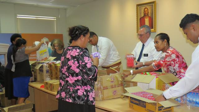 Aide humanitaire aux victimes du cyclone Winston à Fidji