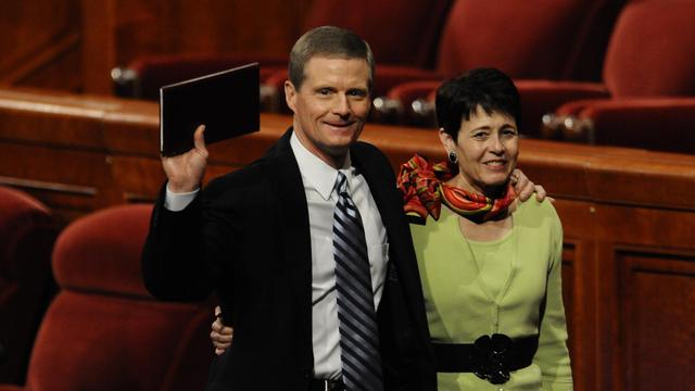 Elder et soeur Bednar lors d'une conférence générale